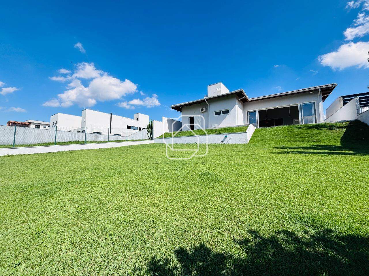 Casa de Condomínio para aluguel em Salto - SP - Condomínio Fazenda Palmeiras Imperiais: 