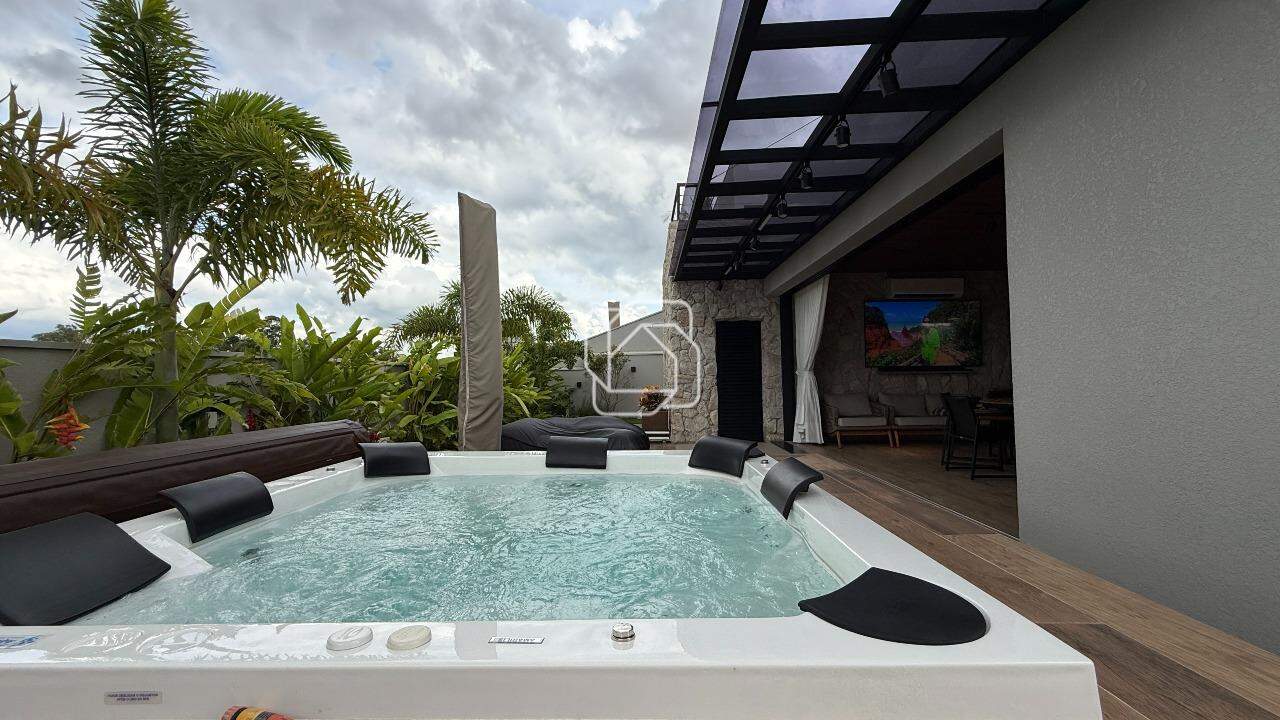 Casa de Condomínio à venda em Indaiatuba - SP - Parque Villa dos Pinheiros: Jacuzzi
