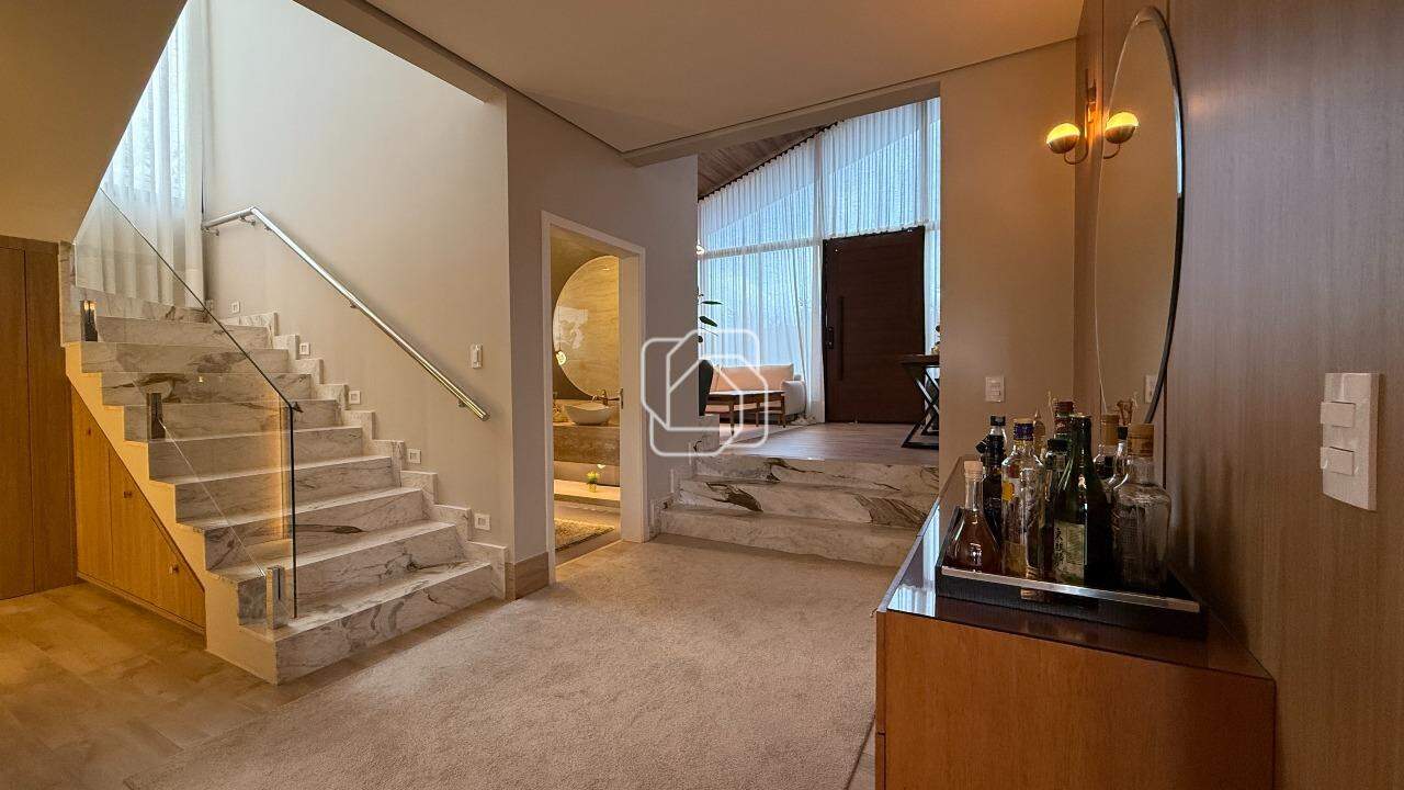 Casa de Condomínio à venda em Indaiatuba - SP - Parque Villa dos Pinheiros: Acesso ao piso superior