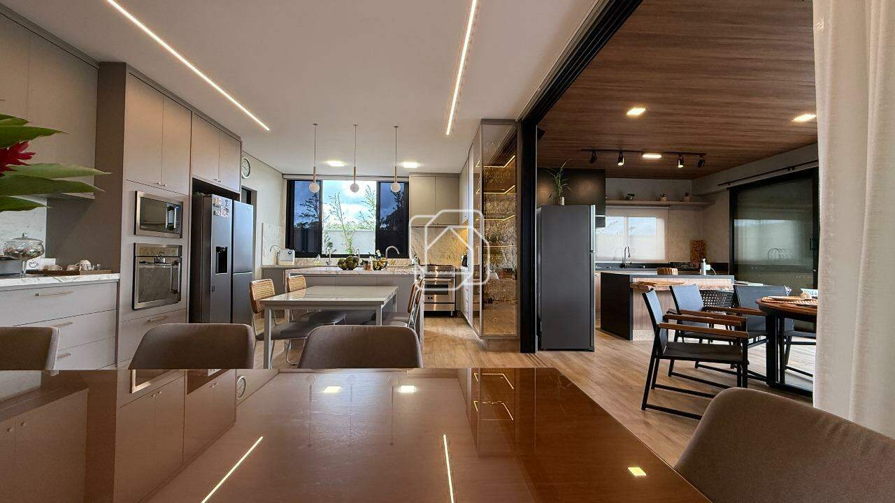 Casa de Condomínio à venda em Indaiatuba - SP - Parque Villa dos Pinheiros: Sala de jantar