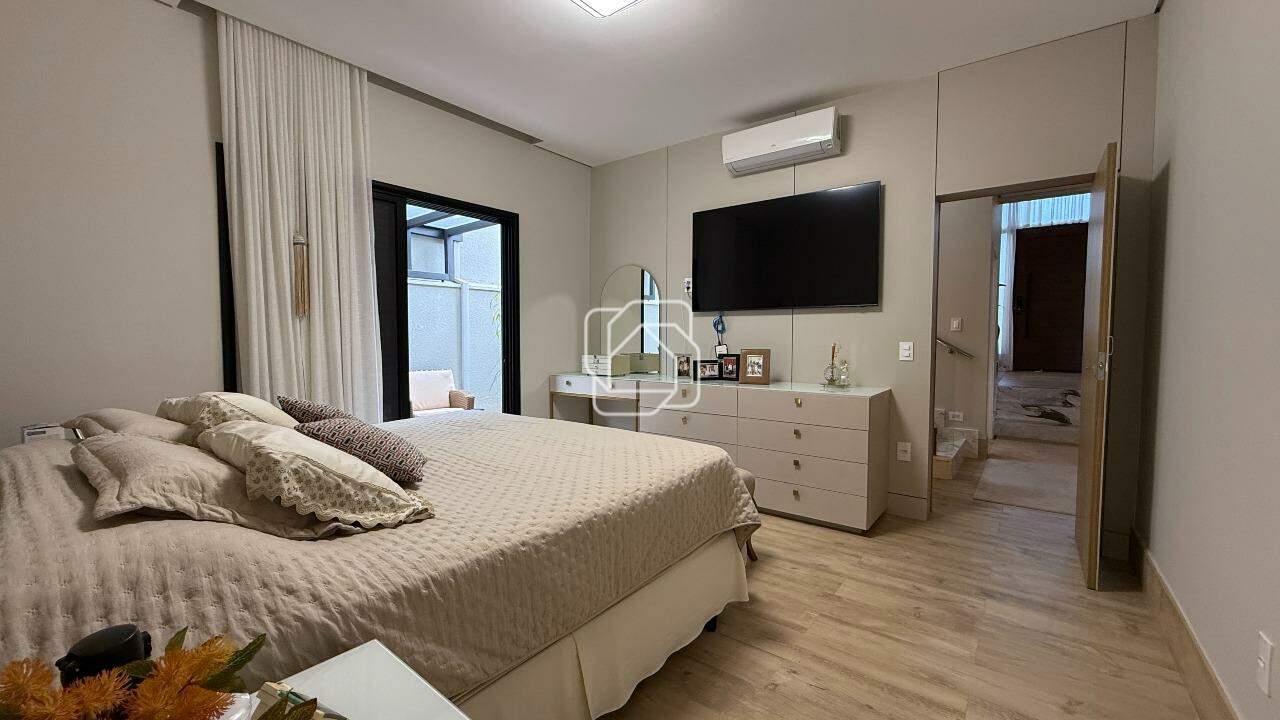 Casa de Condomínio à venda em Indaiatuba - SP - Parque Villa dos Pinheiros: Dormitório
