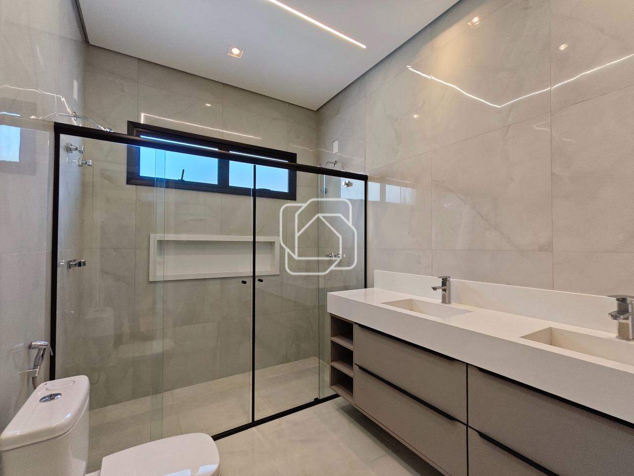 Casa de Condomínio para aluguel em Indaiatuba - SP - Jardim Maison Du Parc: Banheiro