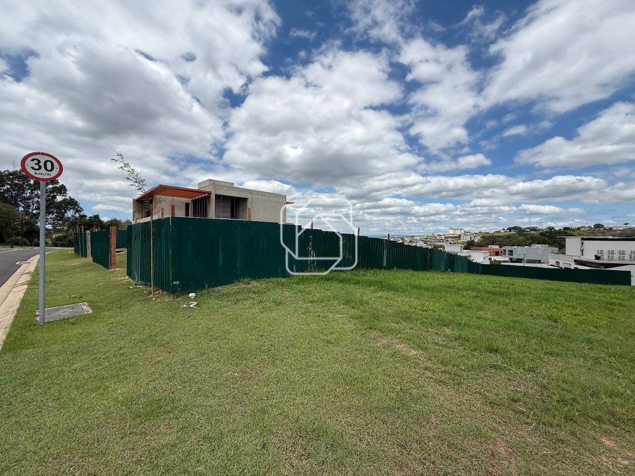 Terreno à venda em Indaiatuba - SP - Parque Villa dos Pinheiros: Visão geral do terreno
