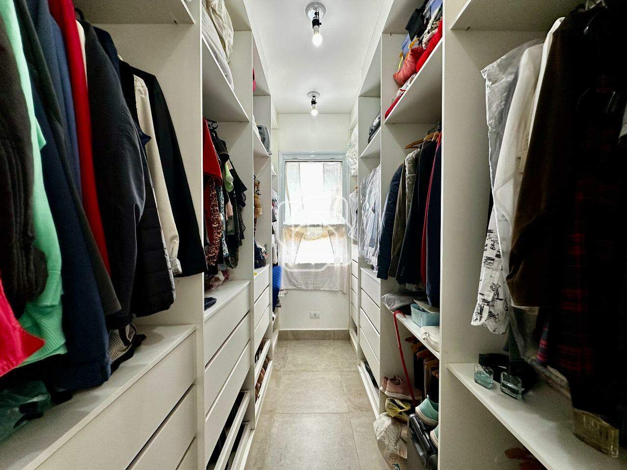Casa de Condomínio à venda em Itu - SP - Residencial Parque Campos de Santo Antônio II: Closet
