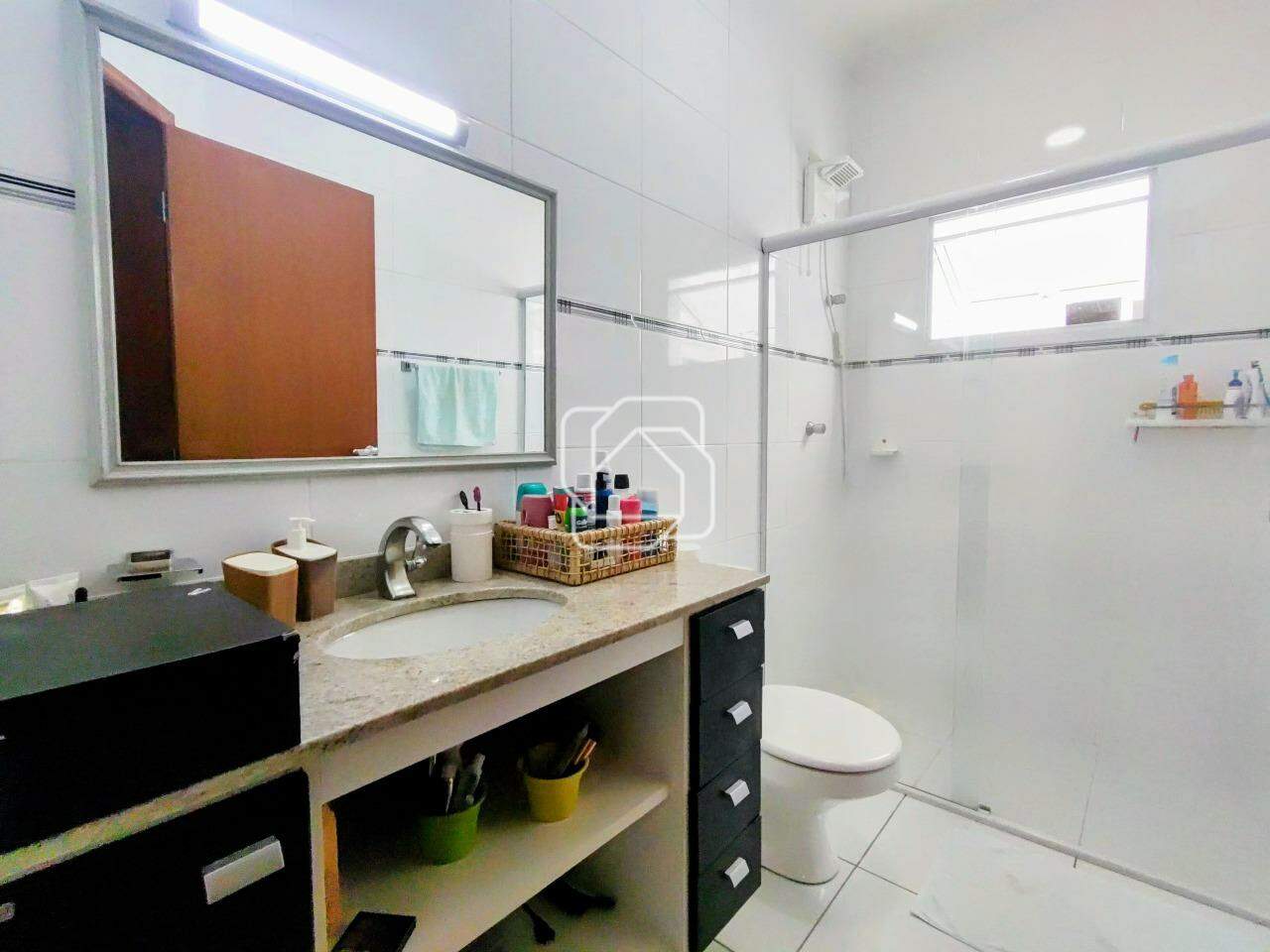 Casa de Condomínio à venda em Itu - SP - Parque do Varvito: Banheiro