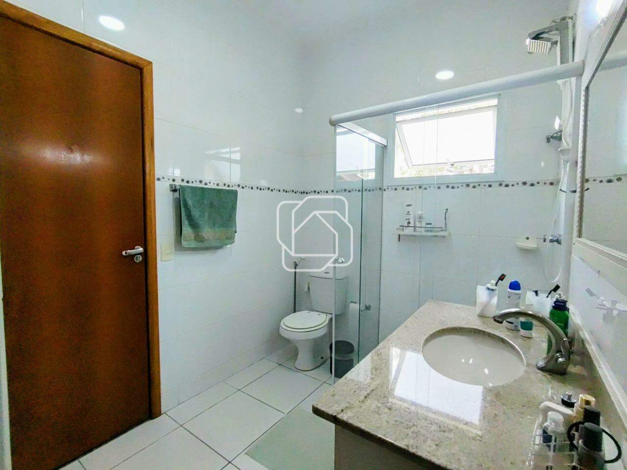 Casa de Condomínio à venda em Itu - SP - Parque do Varvito: Banheiro