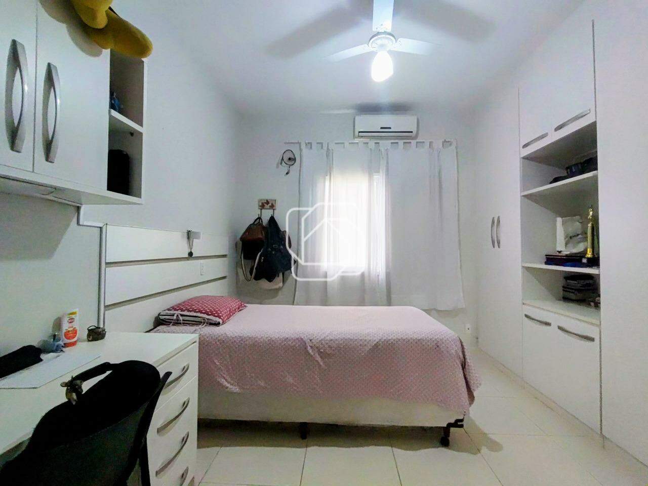 Casa de Condomínio à venda em Itu - SP - Parque do Varvito: Suíte