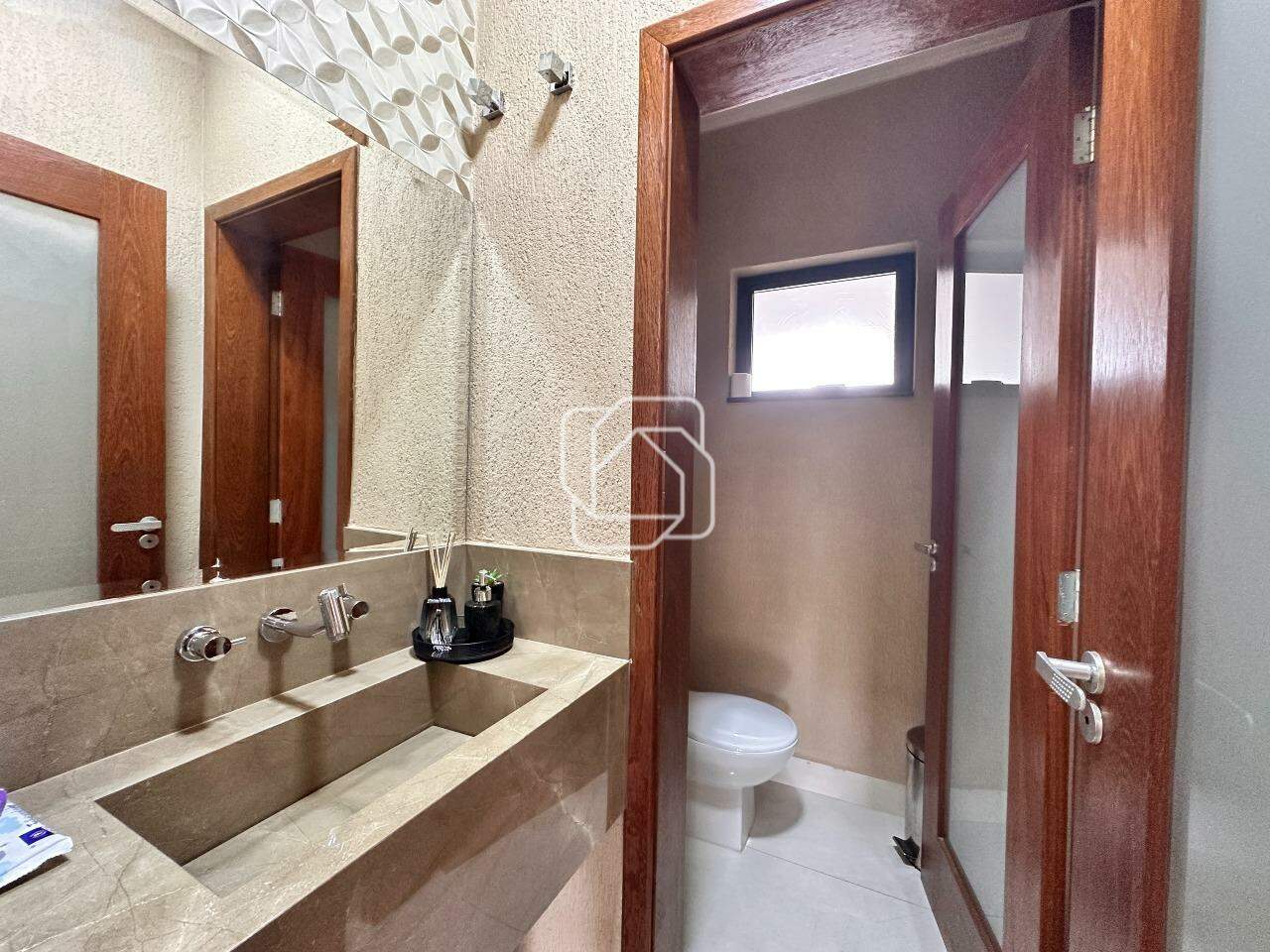Casa de Condomínio à venda em Indaiatuba - SP - Colinas do Mosteiro de Itaici: Lavabo