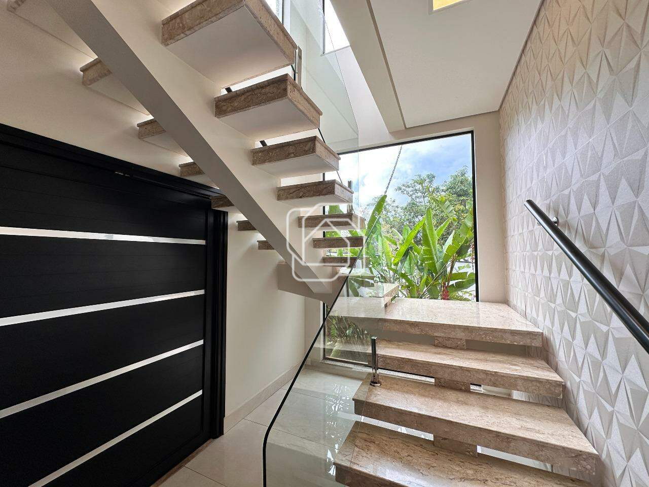 Casa de Condomínio à venda em Indaiatuba - SP - Colinas do Mosteiro de Itaici: Acesso ao piso superior