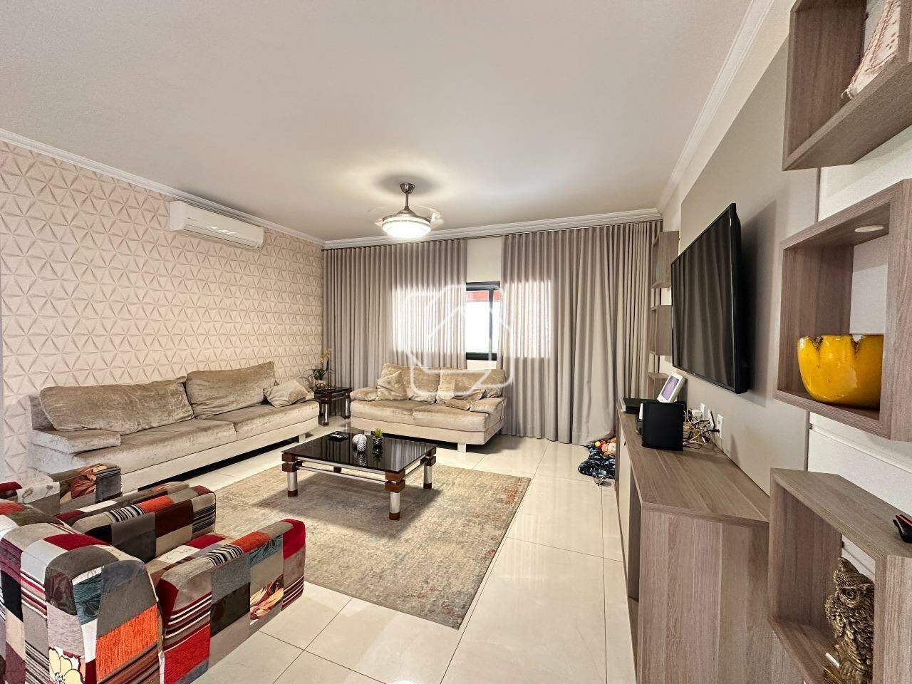 Casa de Condomínio à venda em Indaiatuba - SP - Colinas do Mosteiro de Itaici: Sala de estar