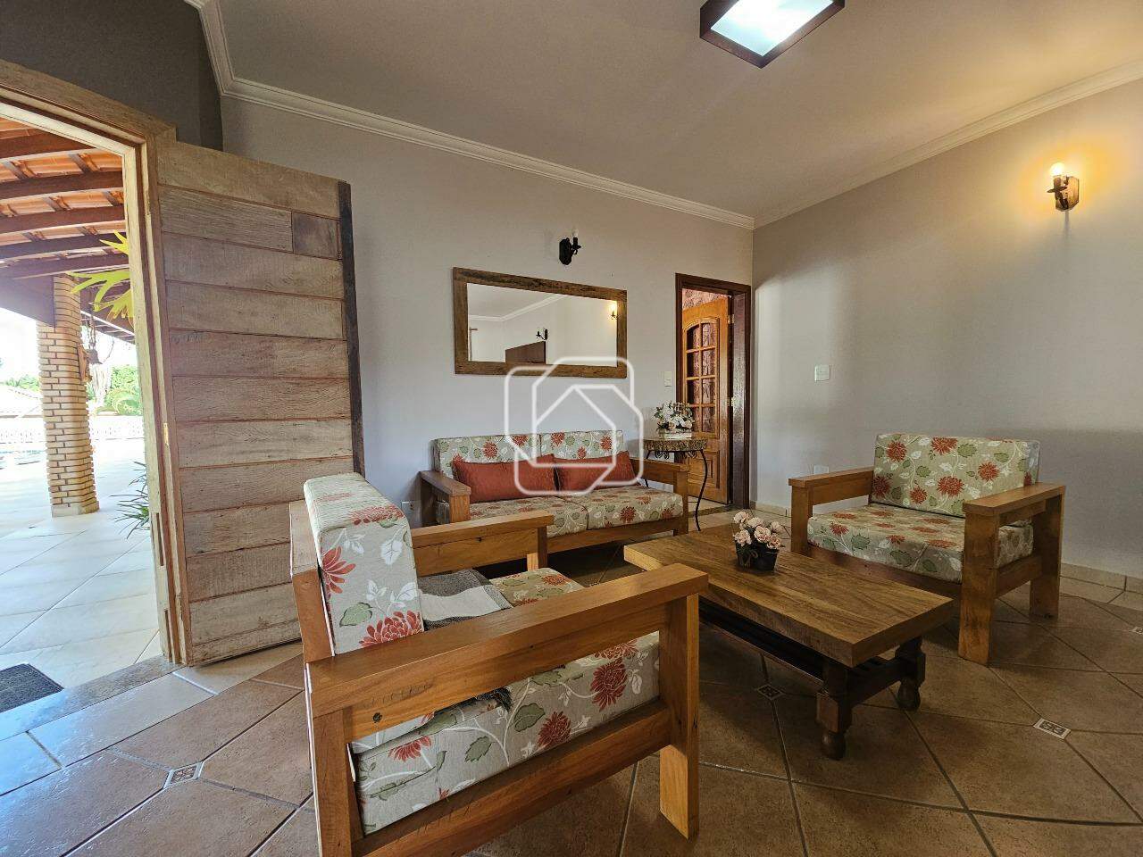 Casa de Condomínio à venda em Indaiatuba - SP - Recanto dos Pássaros: Sala de estar