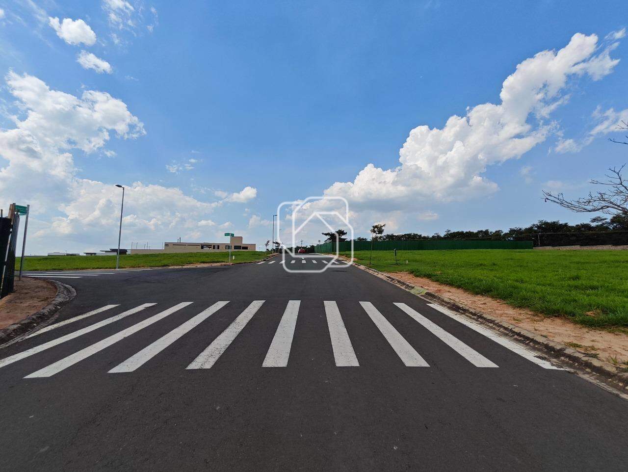 Terreno à venda em Indaiatuba - SP - Reserva Petrus: Rua do terreno