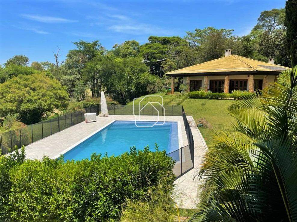 Casa de Condomínio para aluguel em Itu - SP - Condomínio Terras de São José: Piscina e quintal com gramado