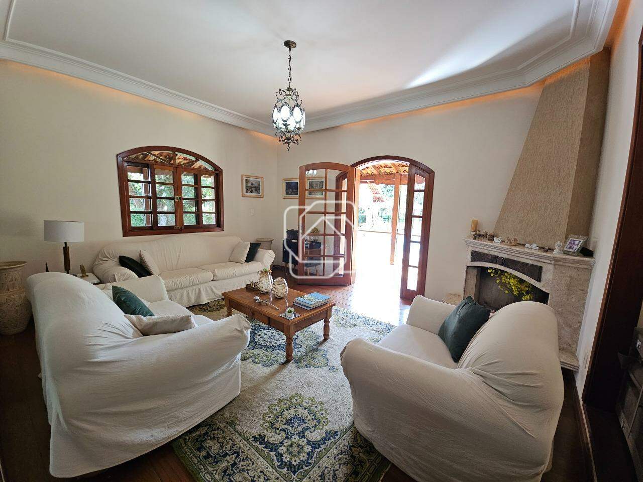 Casa de Condomínio à venda em Indaiatuba - SP - Chácara Polaris: Sala de lareira