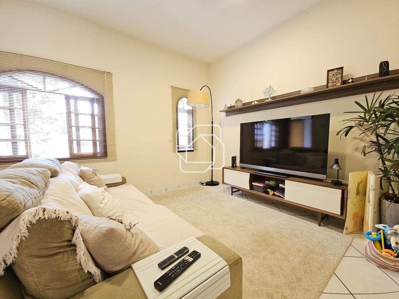 Casa de Condomínio à venda em Indaiatuba - SP - Chácara Polaris: Sala de TV
