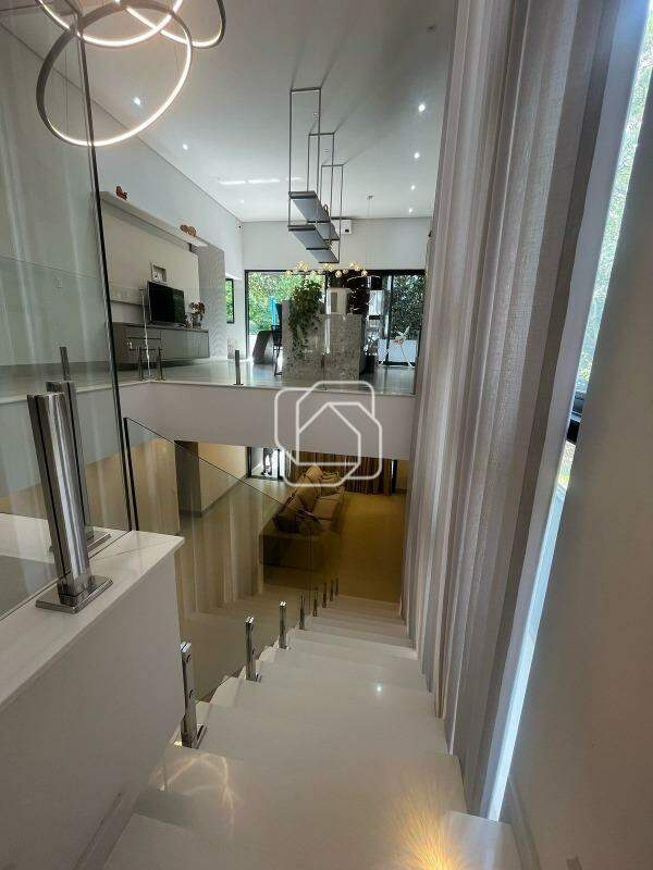 Casa de Condomínio à venda em Salto - SP - Residencial Lagos D’Icaraí: Escadas