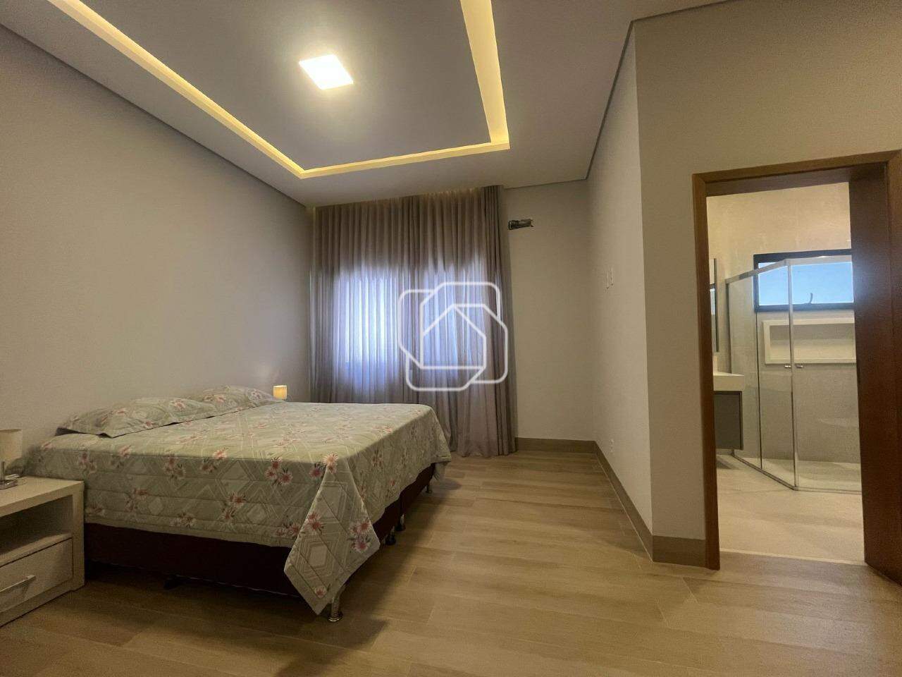 Casa de Condomínio à venda em Salto - SP - Residencial Lagos D’Icaraí: Suíte