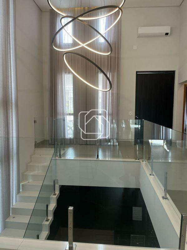 Casa de Condomínio à venda em Salto - SP - Residencial Lagos D’Icaraí: Escadas
