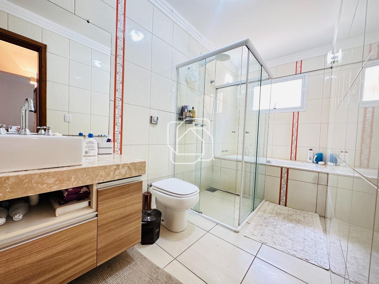 Casa de Condomínio à venda em Itu - SP - Condomínio Parque do Varvito: Banheiro suíte