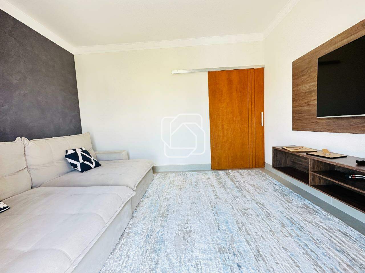 Casa de Condomínio à venda em Salto - SP - Portal dos Bandeirantes Salto: Sala de TV