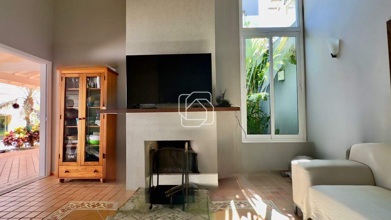 Casa de Condomínio à venda em Indaiatuba - SP - Jardim Villa Romana: Sala de lareira