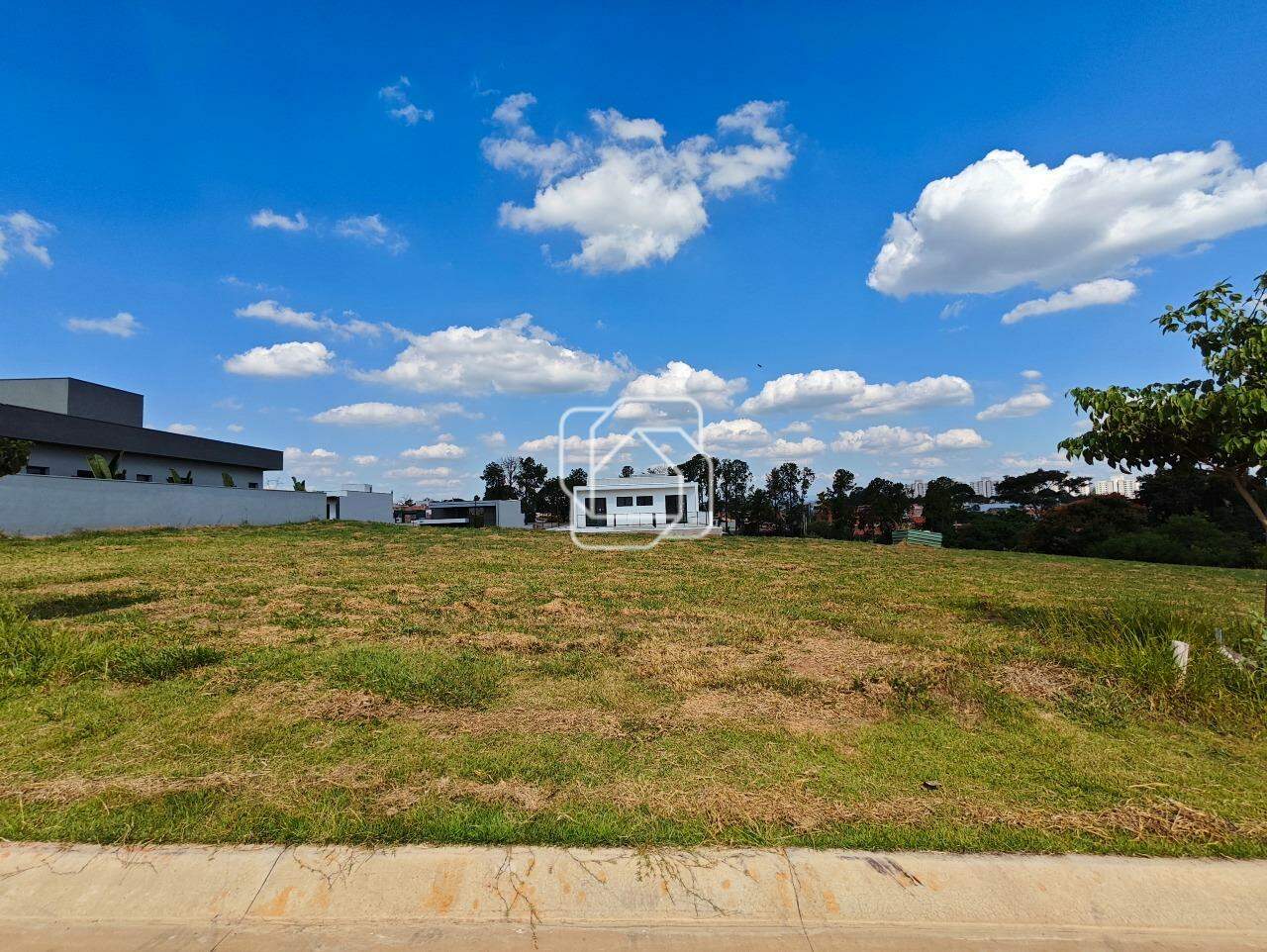 Terreno à venda em Indaiatuba - SP - Jardim Villa Sapezal: Visão geral do terreno