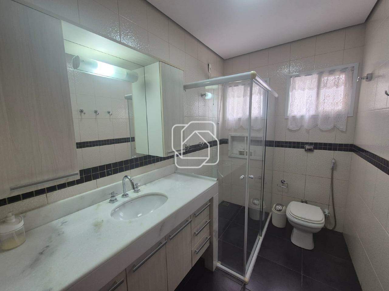 Casa de Condomínio à venda em Indaiatuba - SP - Ville Coudert: Banheiro