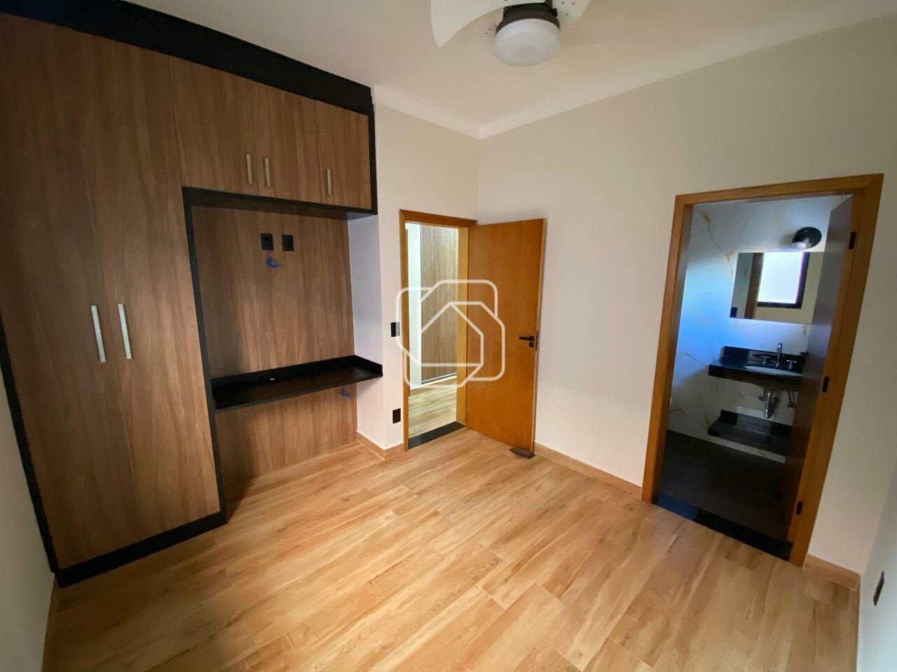 Casa de Condomínio à venda em Salto - SP - Residencial Lagos D’Icaraí: Suíte