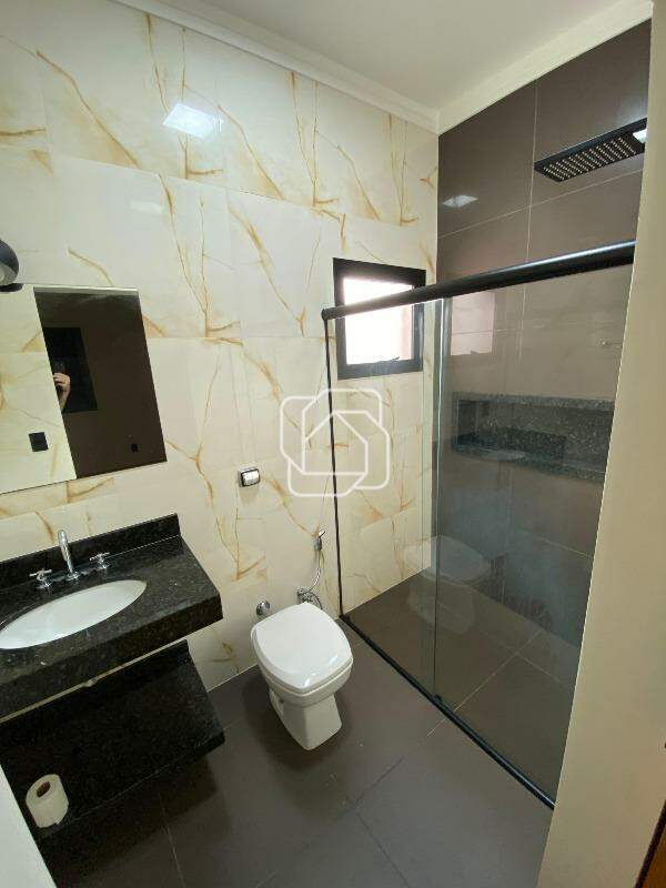 Casa de Condomínio à venda em Salto - SP - Residencial Lagos D’Icaraí: Banheiro suíte