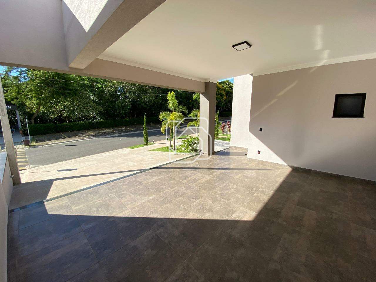 Casa de Condomínio à venda em Salto - SP - Residencial Lagos D’Icaraí: Garagem