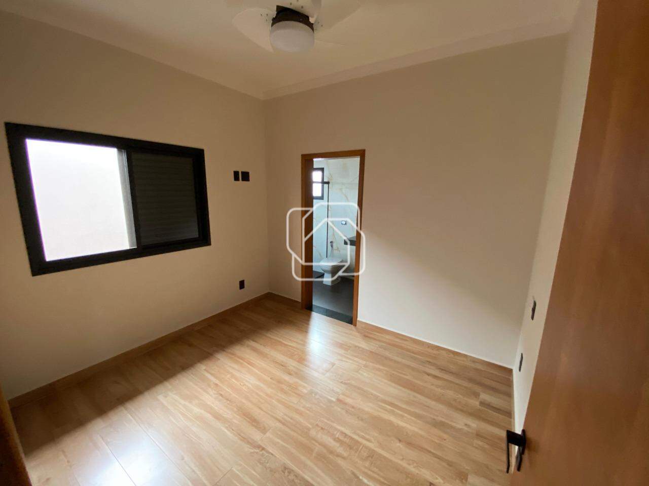 Casa de Condomínio à venda em Salto - SP - Residencial Lagos D’Icaraí: Suíte