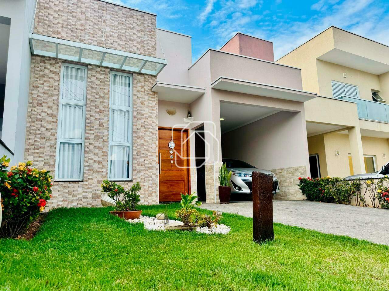 Casa de Condomínio à venda em Salto - SP - Village Moutonnée: Fachada