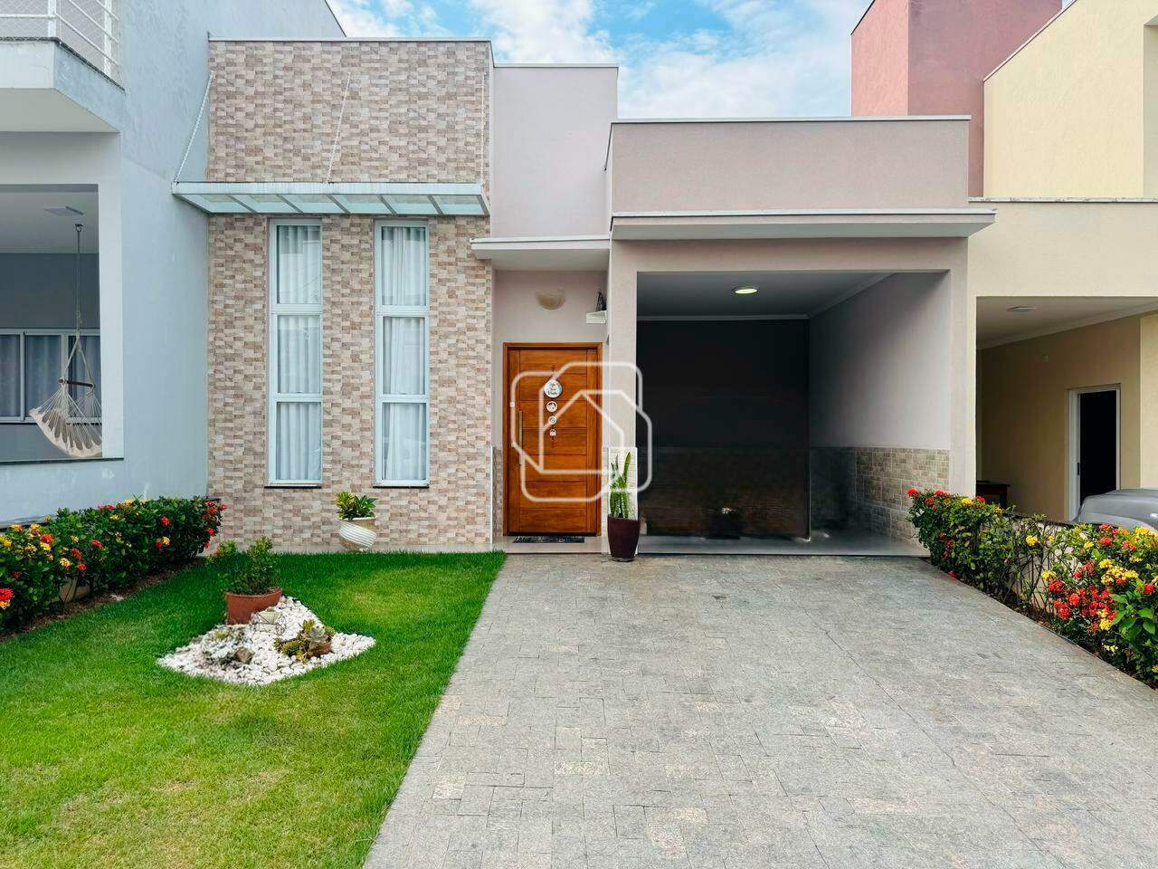Casa de Condomínio à venda em Salto - SP - Village Moutonnée: Fachada