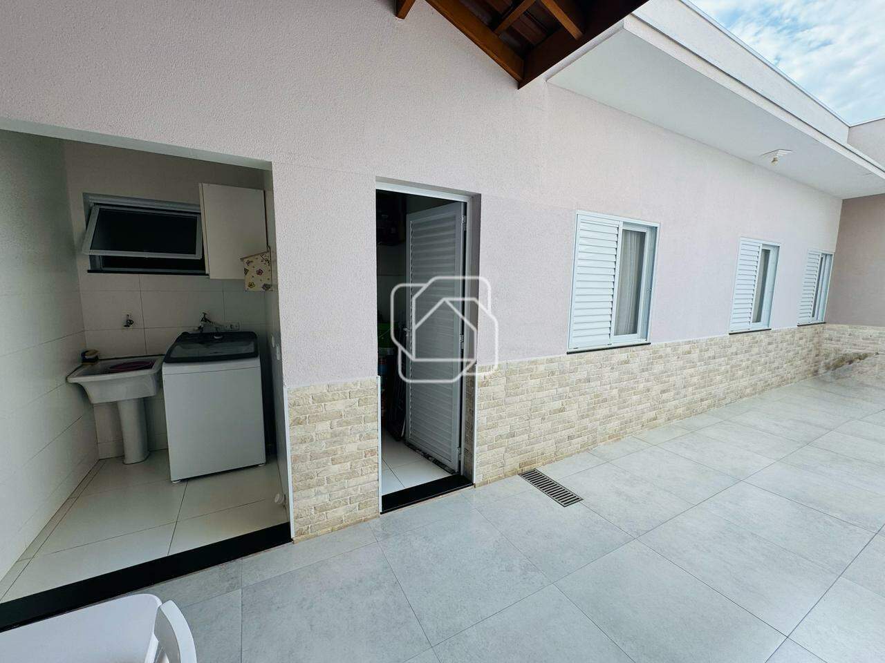 Casa de Condomínio à venda em Salto - SP - Village Moutonnée: Lavanderia