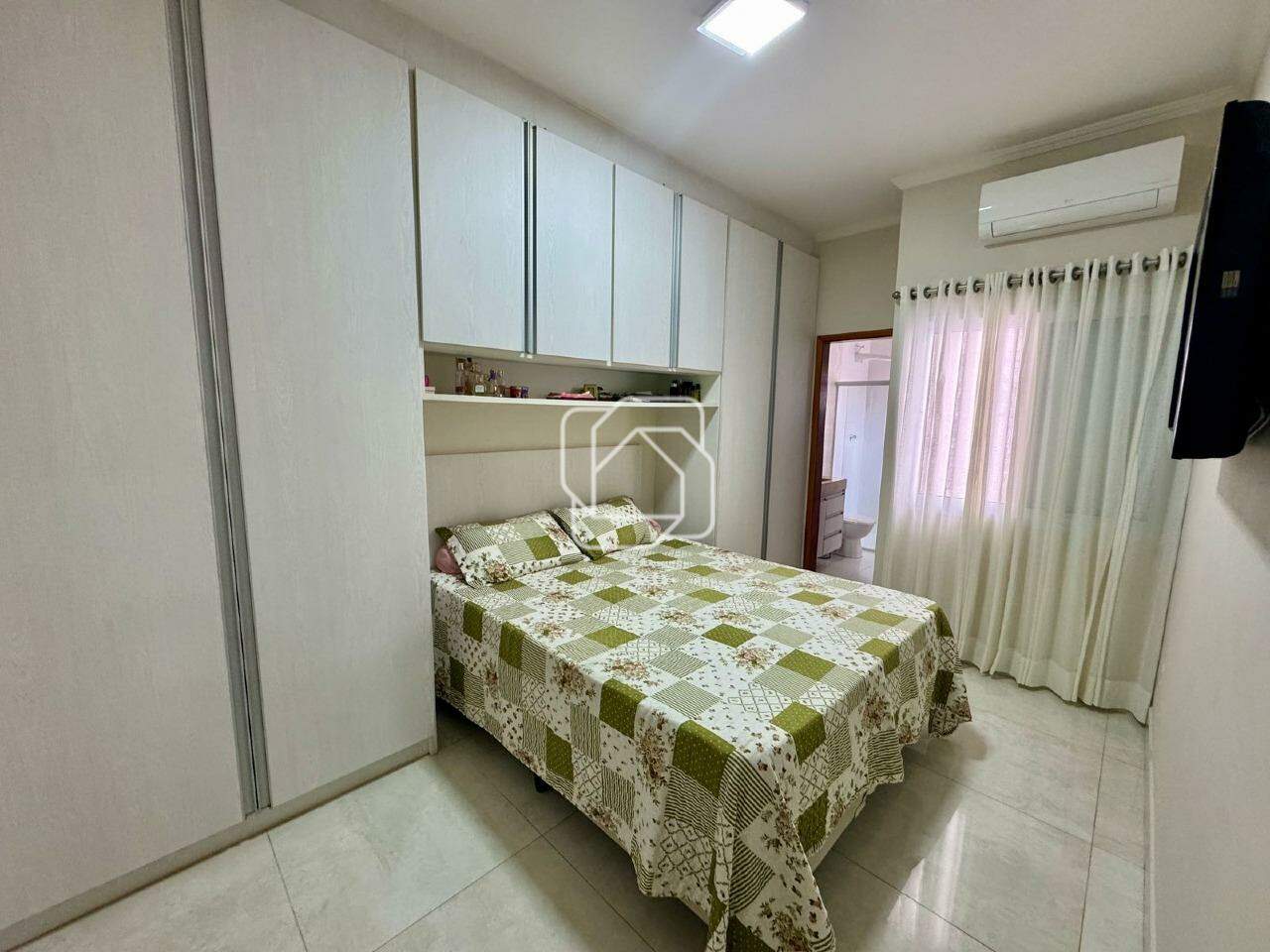 Casa de Condomínio à venda em Salto - SP - Village Moutonnée: Suíte