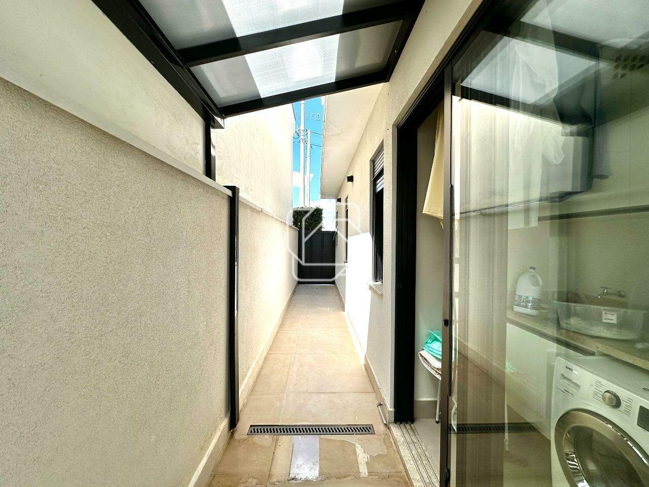 Casa de Condomínio à venda em Itu - SP - Residencial Saint Paul: Corredor lateral