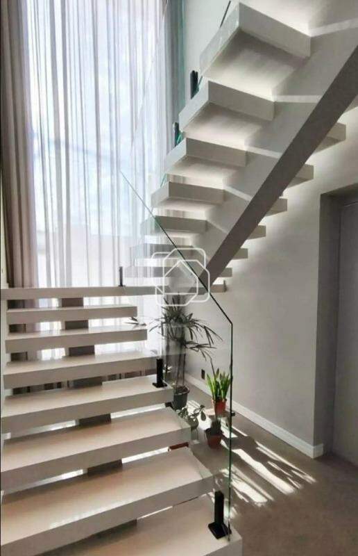 Casa de Condomínio à venda em Itu - SP - Condomínio UNA: Escadas