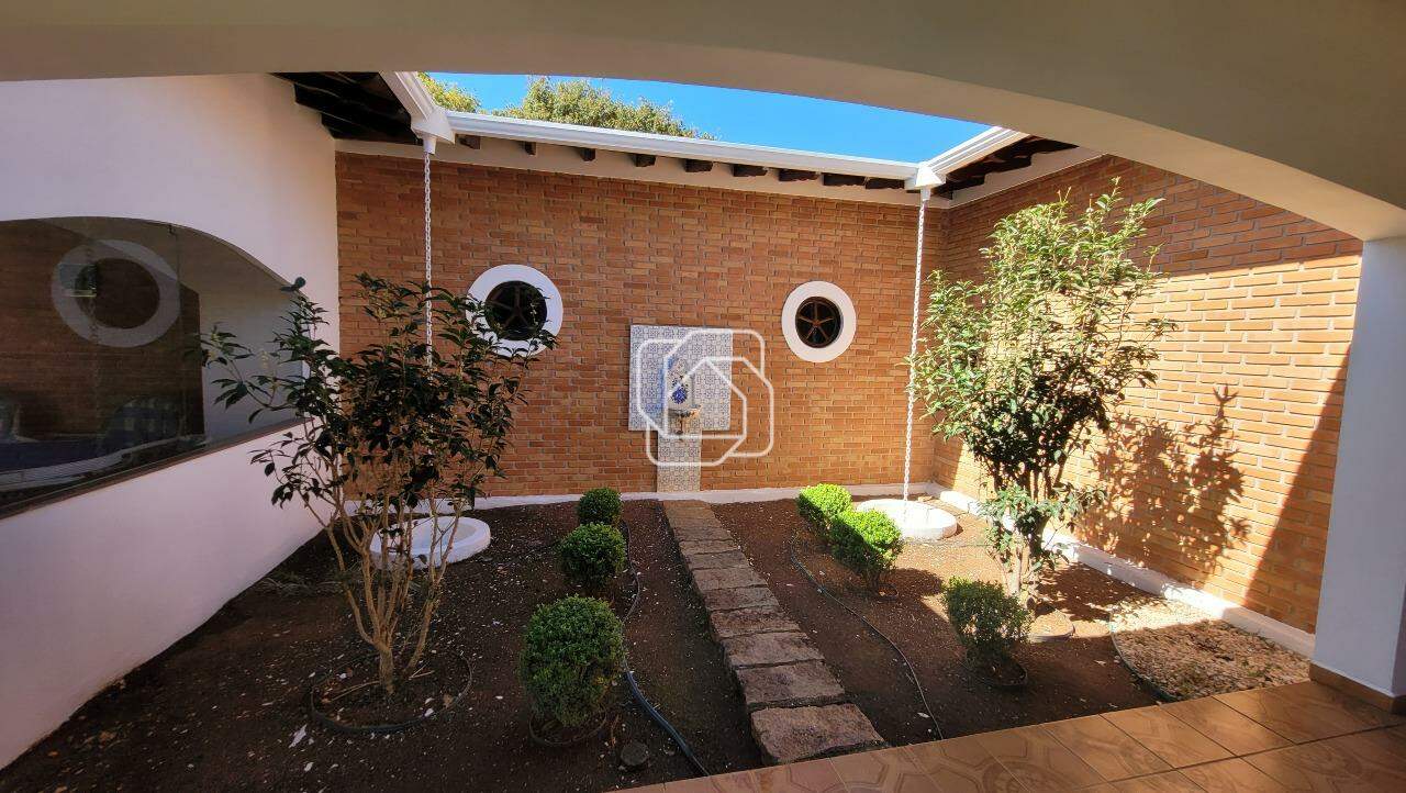 Casa de Condomínio à venda em Indaiatuba - SP - Vale das Laranjeiras: Jardim