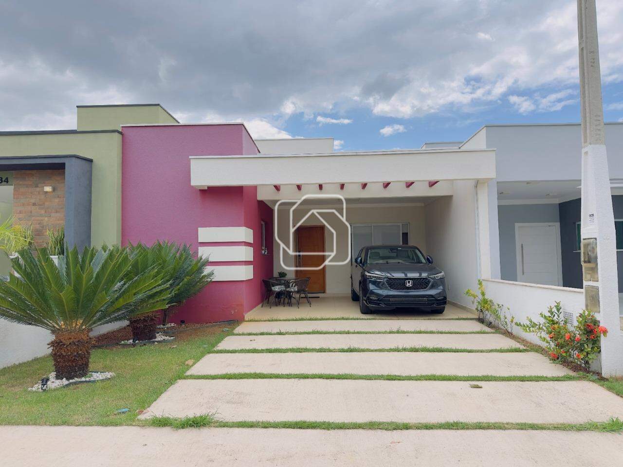 Casa de Condomínio à venda em Salto - SP - Village Moutonnée: Fachada
