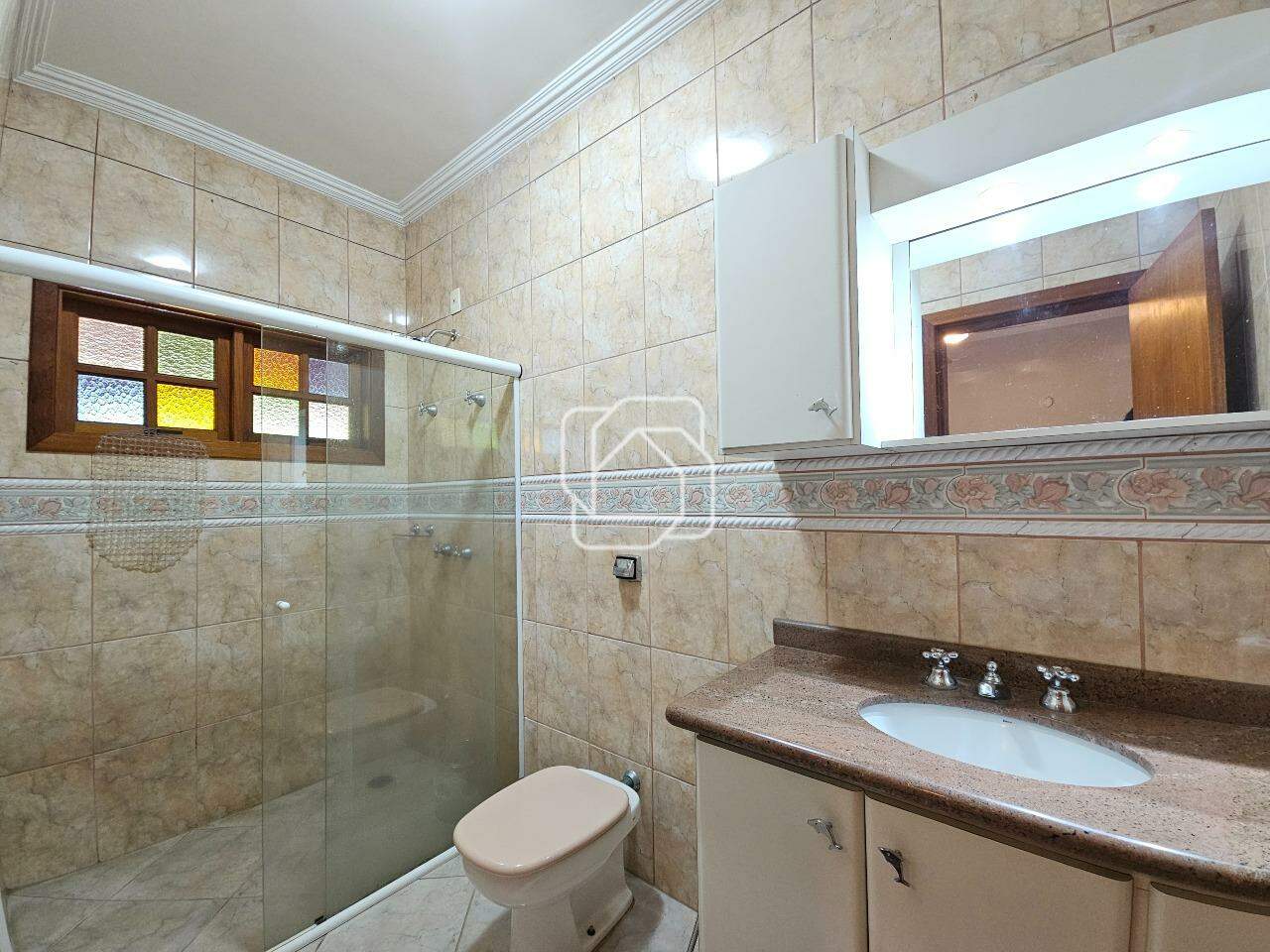 Casa de Condomínio à venda em Indaiatuba - SP - Vale das Laranjeiras: Banheiro