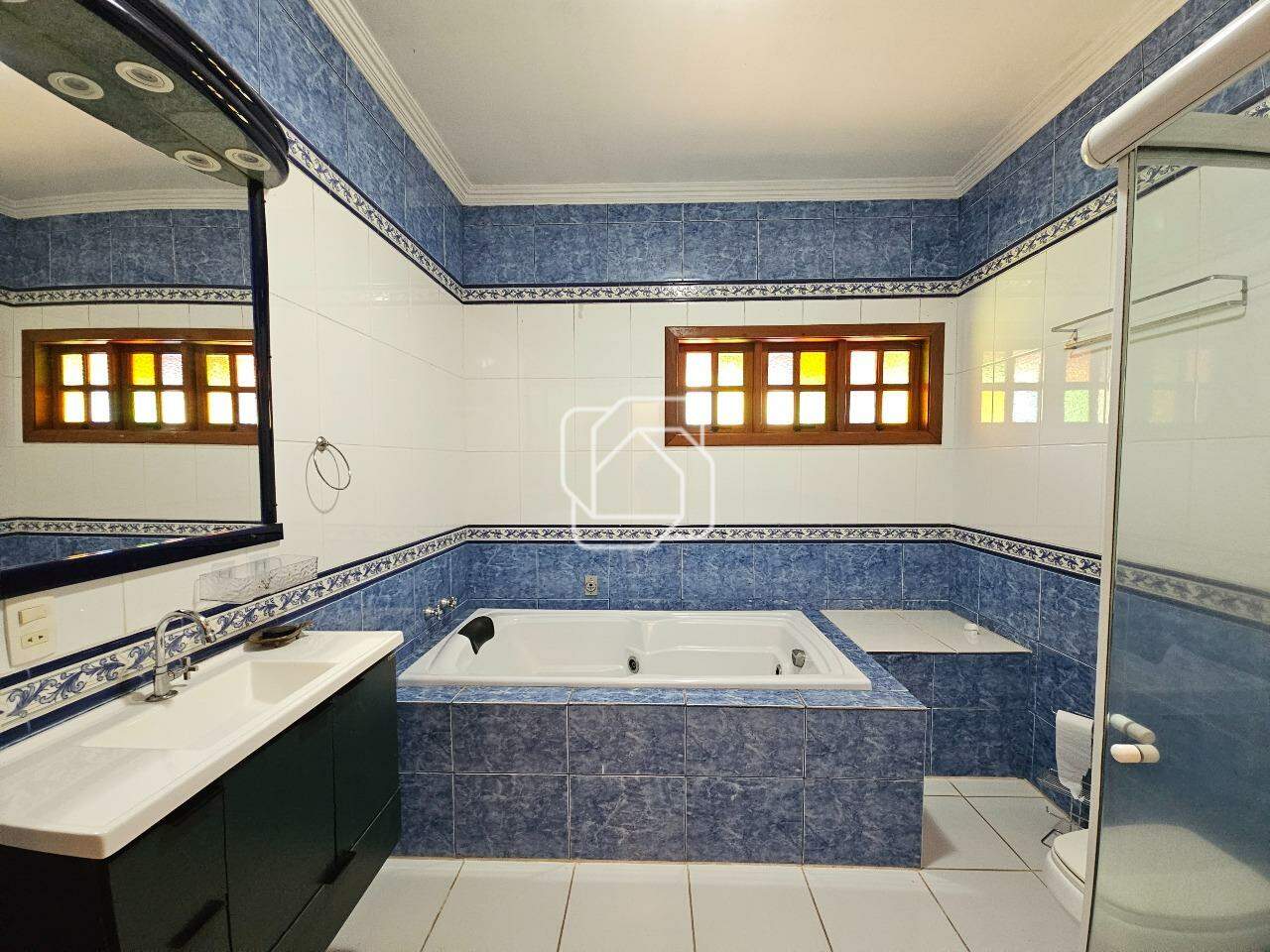 Casa de Condomínio à venda em Indaiatuba - SP - Vale das Laranjeiras: Banheiro