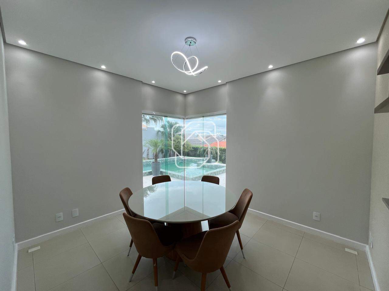 Casa de Condomínio para aluguel em Indaiatuba - SP - Jardim Portal dos Ipês: Sala de jantar
