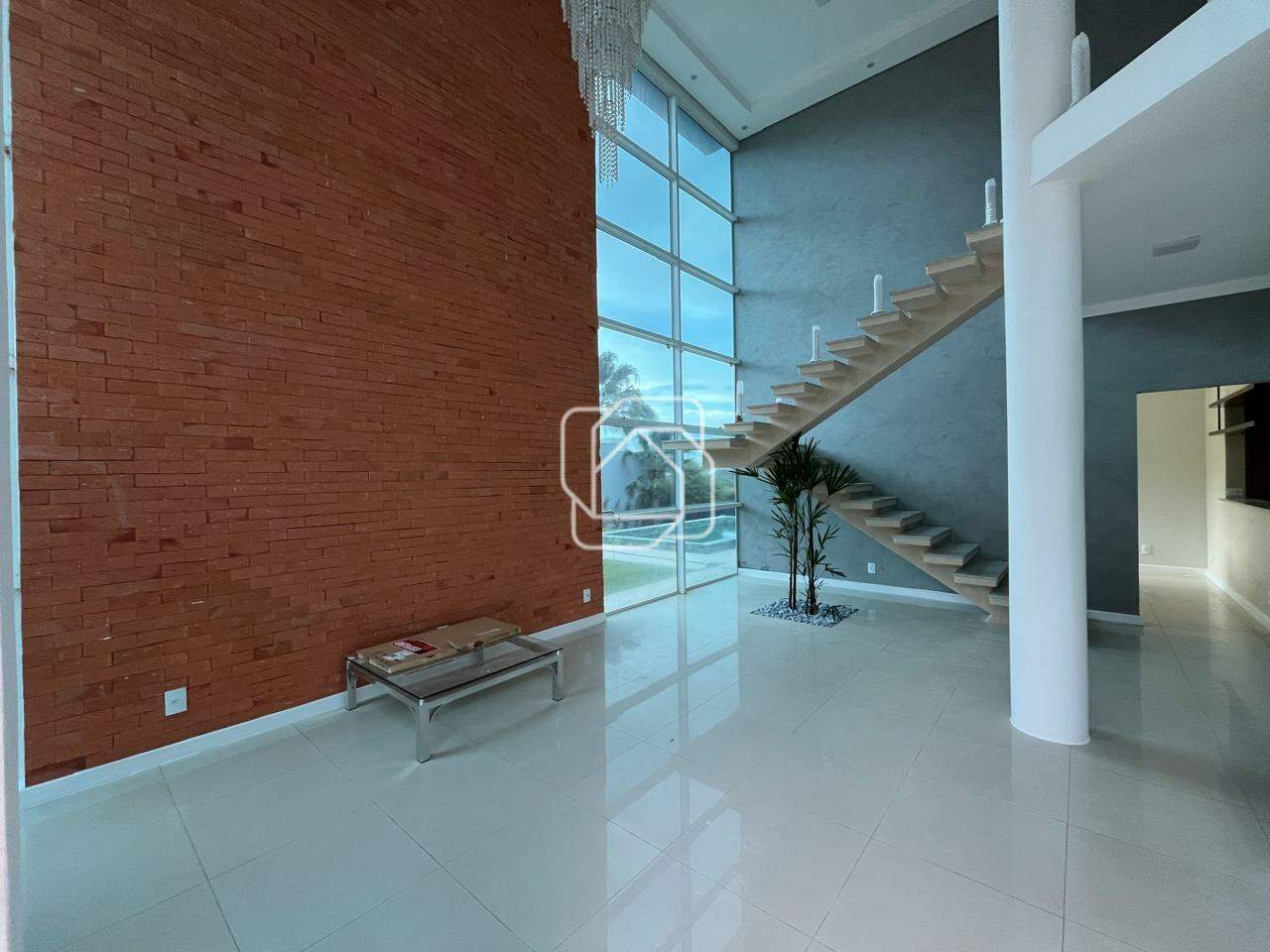 Casa de Condomínio para aluguel em Indaiatuba - SP - Jardim Portal dos Ipês: Sala de estar