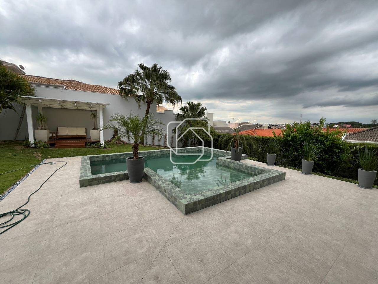 Casa de Condomínio para aluguel em Indaiatuba - SP - Jardim Portal dos Ipês: Área da piscina
