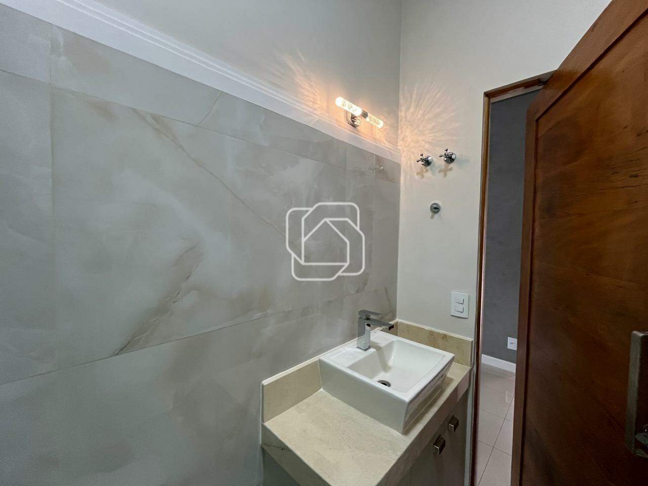 Casa de Condomínio para aluguel em Indaiatuba - SP - Jardim Portal dos Ipês: Lavabo