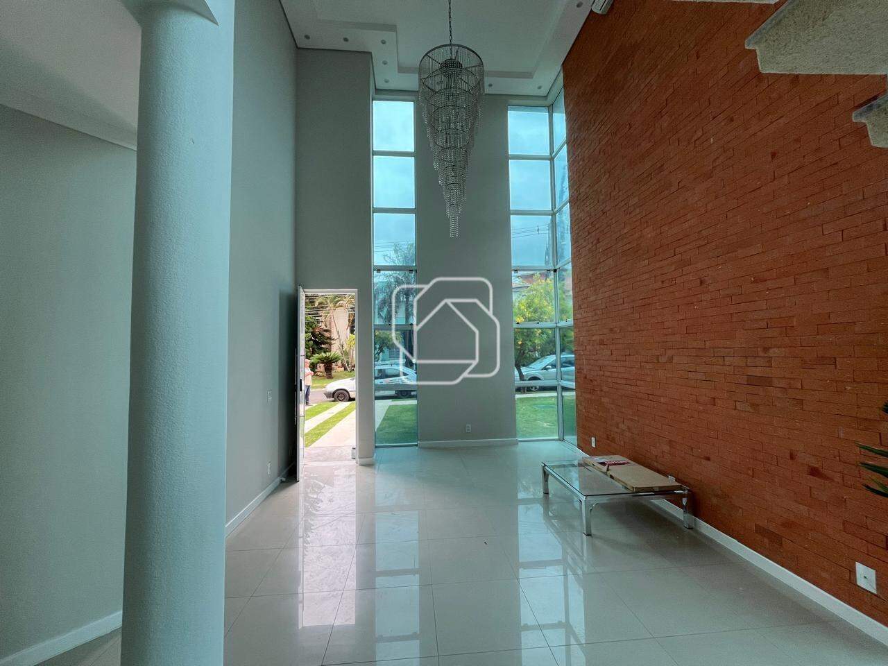 Casa de Condomínio para aluguel em Indaiatuba - SP - Jardim Portal dos Ipês: Sala de estar