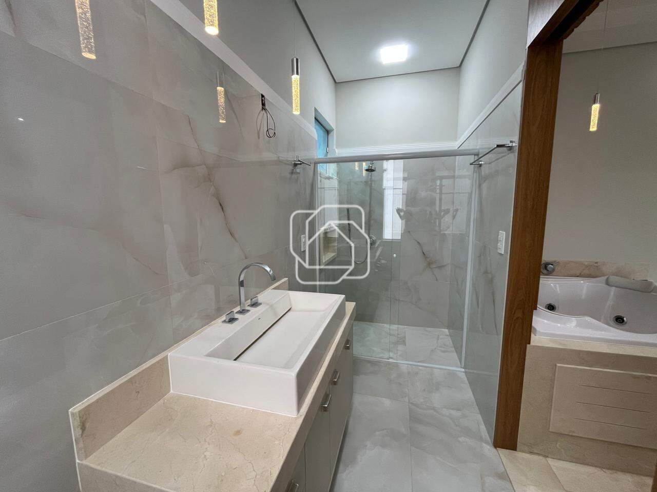 Casa de Condomínio para aluguel em Indaiatuba - SP - Jardim Portal dos Ipês: Banheiro