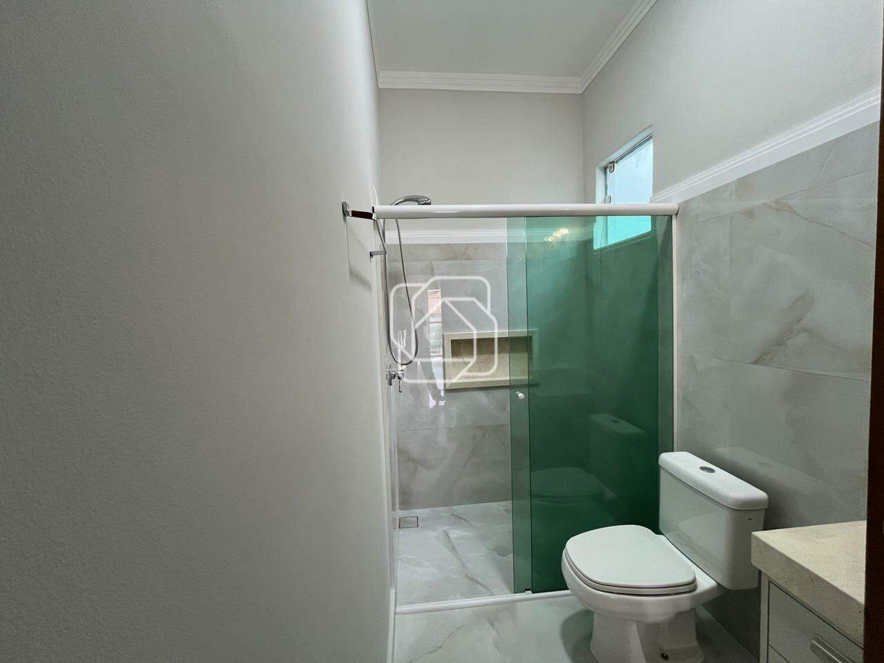 Casa de Condomínio para aluguel em Indaiatuba - SP - Jardim Portal dos Ipês: Banheiro