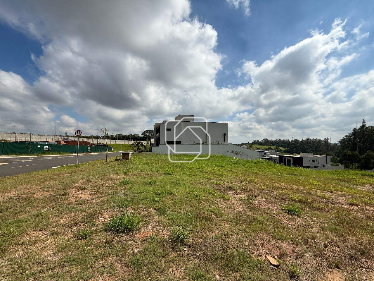 Terreno à venda em Indaiatuba - SP - Parque Villa dos Pinheiros: Visão geral do terreno