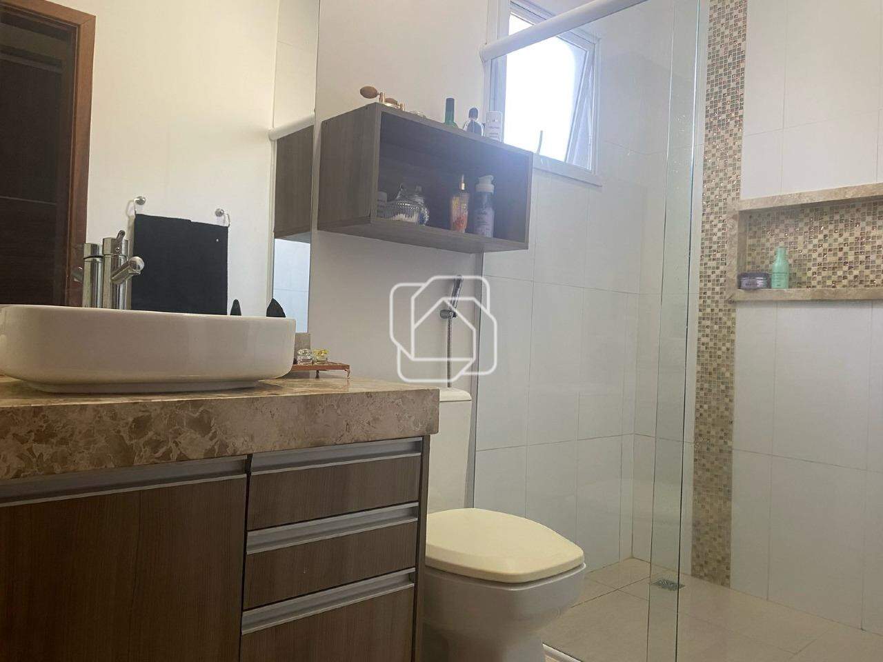 Casa de Condomínio à venda em Indaiatuba - SP - Jardim Residencial Terra Nobre: Banheiro